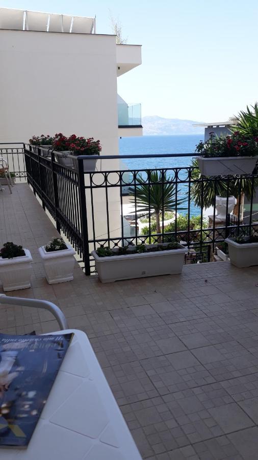 Apartamente Berti'S Garden Sarandë Exterior foto