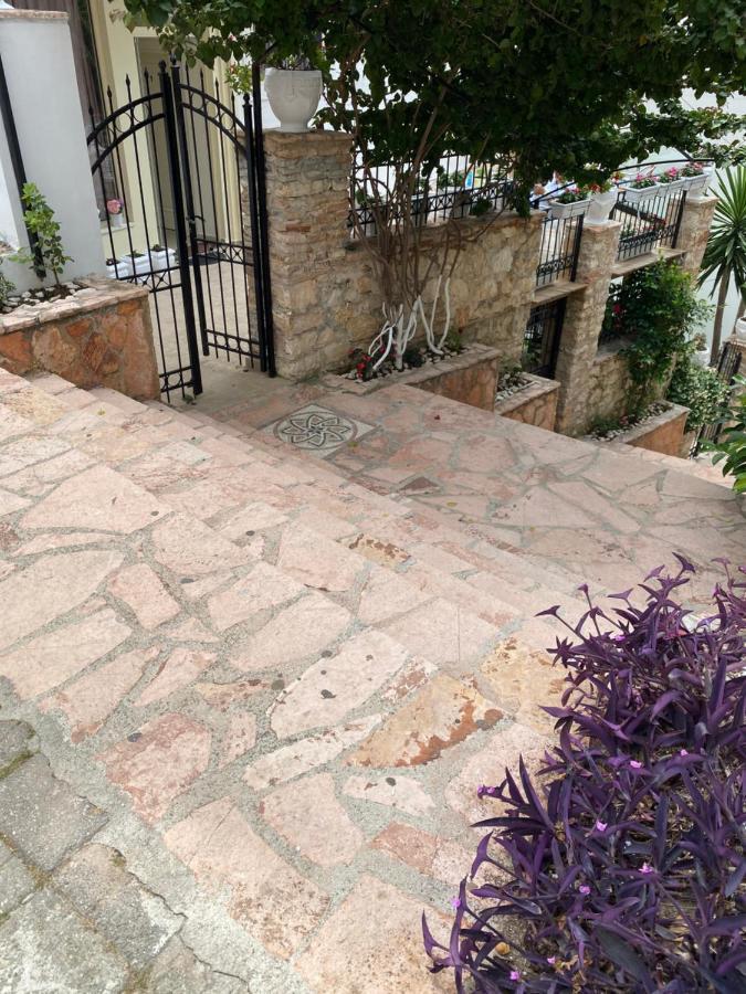 Apartamente Berti'S Garden Sarandë Exterior foto