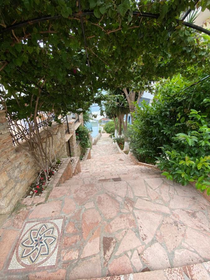 Apartamente Berti'S Garden Sarandë Exterior foto
